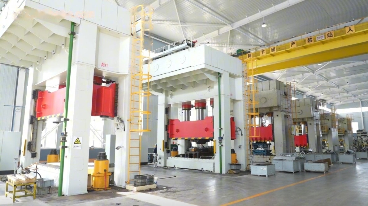 Hydraulic press area with overhead crane at the XCWY plant
