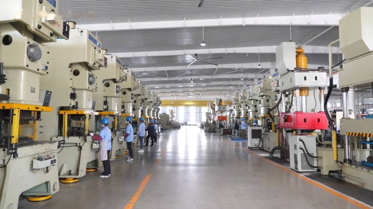Progressive die stamping - stamping area running progressive and compound tooling at XCWY