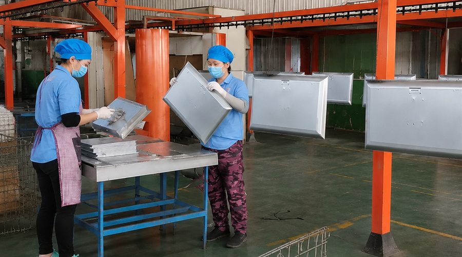 Powder Coating vs Anodizing vs Electroplating vs Passivation: Choosing a Metal Finish
